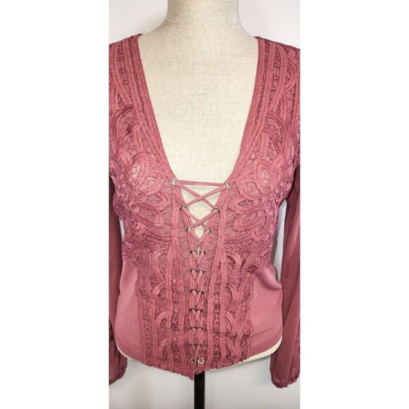 Gimmicks Mauve Lace Embroidered V-neck Top Size Small - Picture 4 of 7